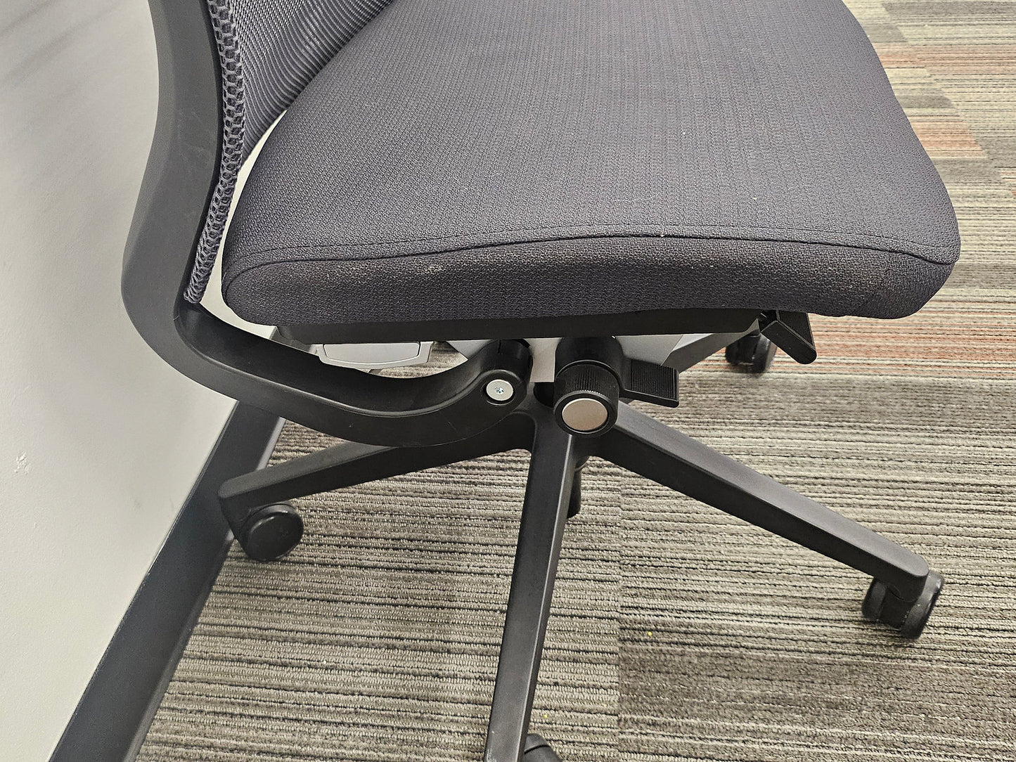 Steelcase Think 465 Armless Chair