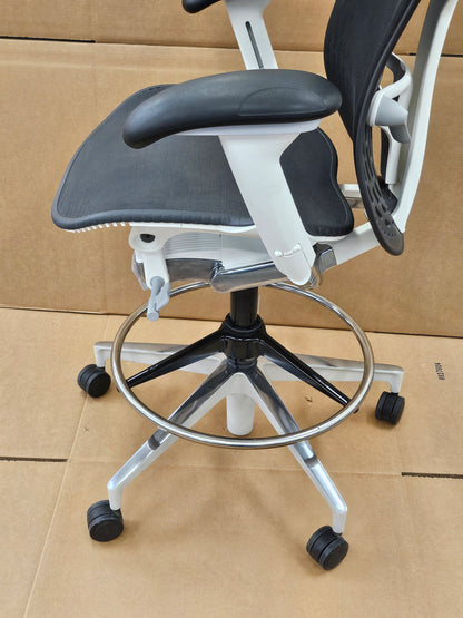 Herman Miller Mirra 2 w/Stool