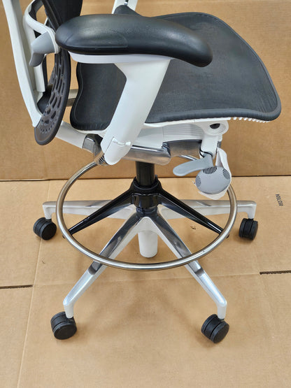 Herman Miller Mirra 2 w/Stool